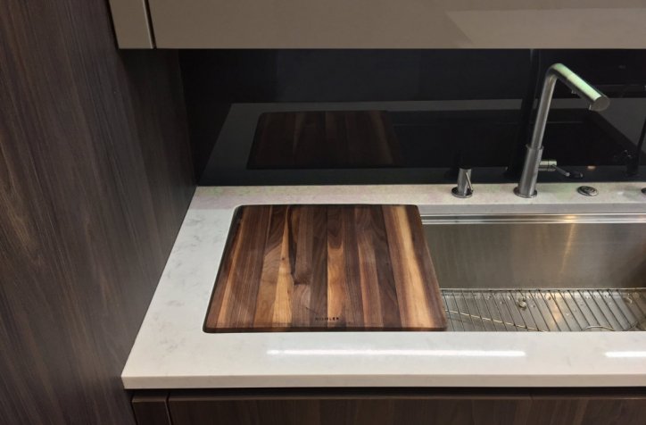 Chicago | East Village Kitchen & Master Bath by Arrital - Modern laminated kitchen, Italian laminated cabinets