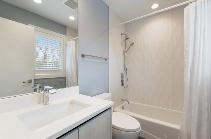 Chicago | Bathroom and Laundry by  - 