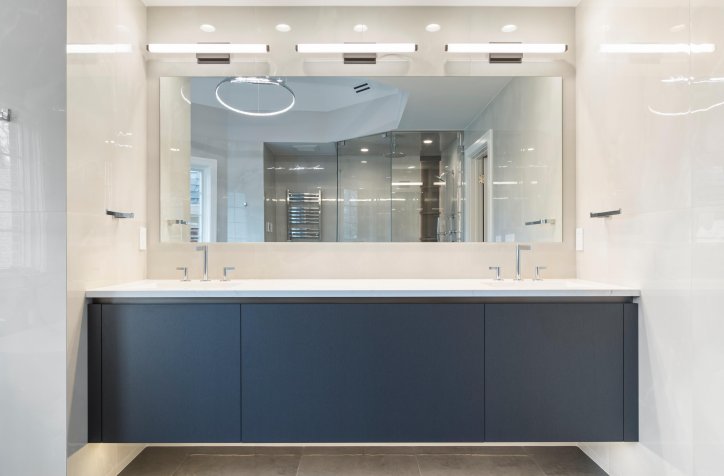 Chicago | Bathroom and Laundry by  - 