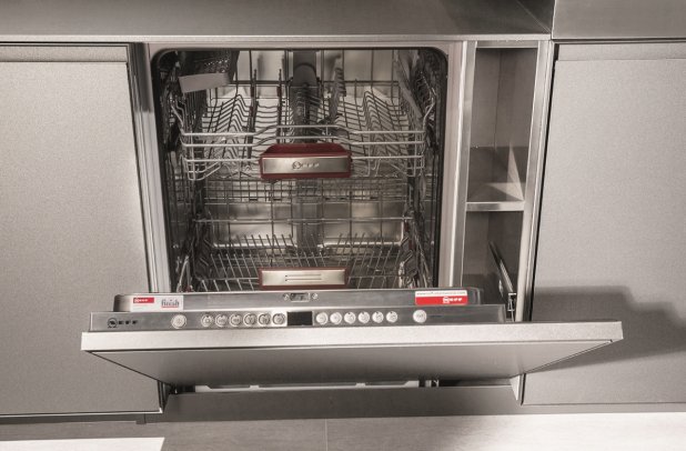 AK 08 in Fenix Biombo Doha by Arrital - italian cabinets, modern design, european kitchen cabinets, kitchen Chicago, black kitchen, modern kitchen cabinets, minimalistic kitchen, urban interior, arrital cabinets chicago, dining furniture, ak project arrital, italian, modular kitchen, contemporary kitchen