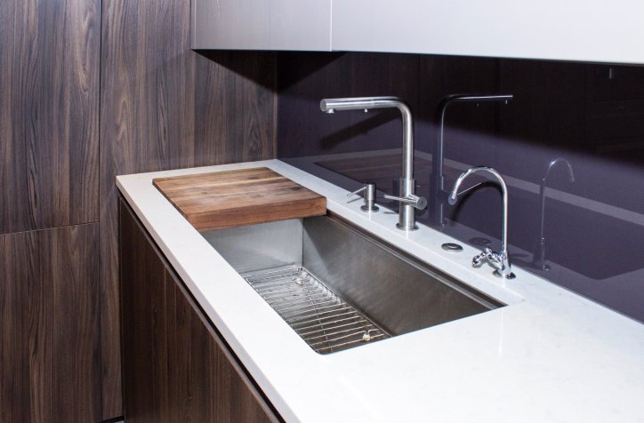 Chicago | East Village Kitchen & Master Bath by Arrital - Italian laminated cabinets, Modern laminated kitchen